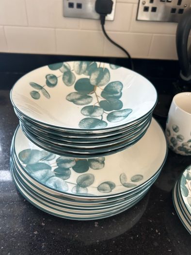 Dinner set - Meadows & Byrne