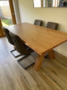 oak dining table
