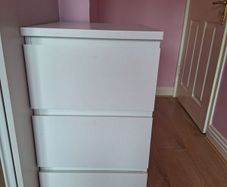 chest of drawers