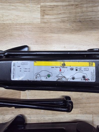 Set of car scissors jacks