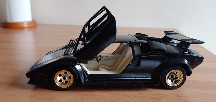 Vintage Majorette Countach 5000 Quattrovalvole 1:24 (4203)