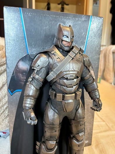 Hot Toys Batman Armour BVS