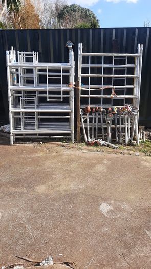 Scallolding ' Alliminuim- Alufase- LIKE NEW-- sold as a job lot