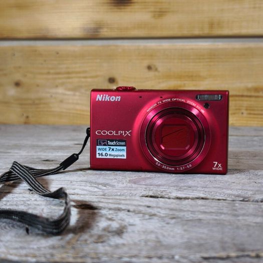 nikon coolpix s6100 digital camera 16MP boxed metallic red