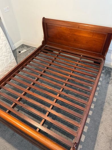 Bedroom furniture set