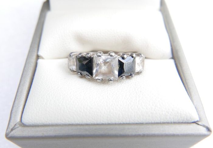 Vintage Sterling Silver 925  5-Stone Ring: Sapphire & Cubic Zirconia size P - 4,3g