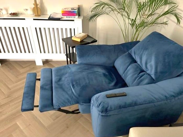 EZ Living power recliner, 1 seater