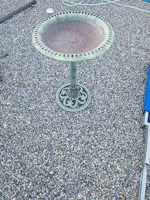 garden bird table