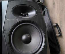 2 Pioneer dj speakers VM-80