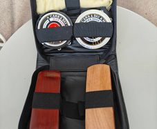 Retro shoe polish travel kit with 2 brushes, 2 tins of polish