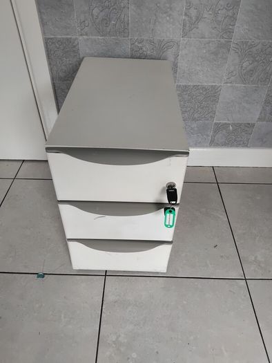 steel drawers/filing cabinet