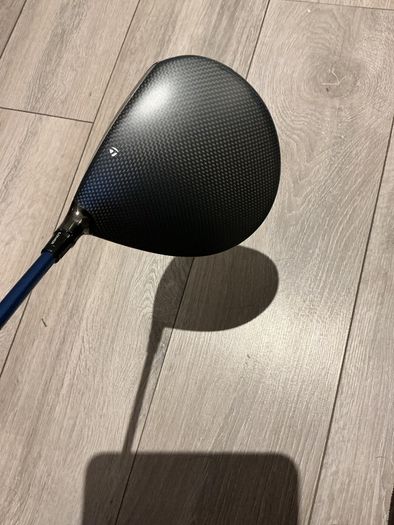 As new Taylormade Qi35 driver + headcover