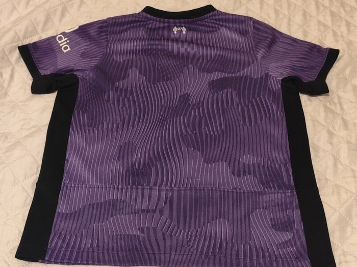 Liverpool F.C. Boy's Football Kit. Age 6