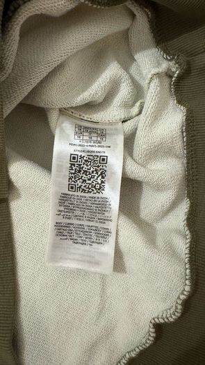 GUESS sweatshirt