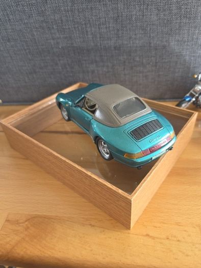 Welly Porsche 911 Carrera Cabriolet (993) 1:24 Diecast Model