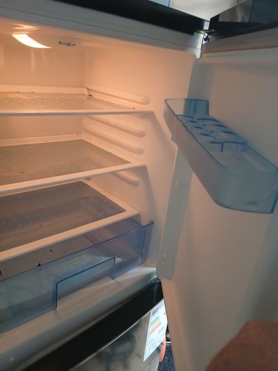 Fridge / Freezer For FREE. In Donababte. Fully Functional.