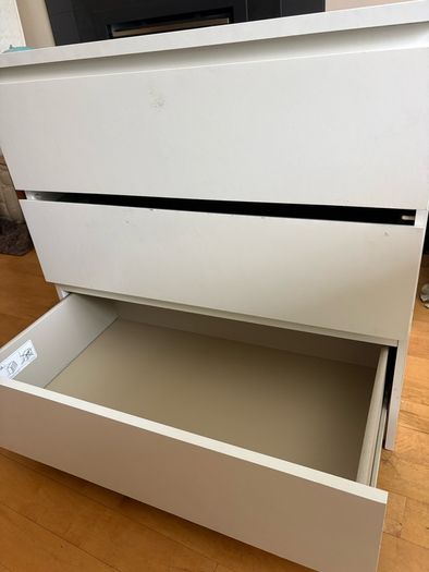 IKEA MALM Chest of drawers middle bar is missing