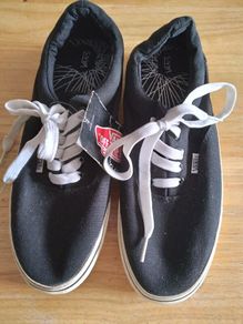 mens canvas shoes