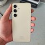 Samsung Galaxy S22 Image 2