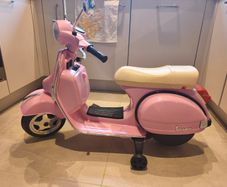 Excellent condition Vespa 12V Electric Ride On Motorbike Pink