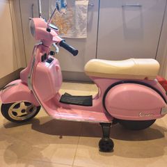 Excellent condition Vespa 12V Electric Ride On Motorbike Pink