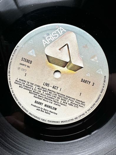 Barry Manilow live double vinyl record. Original 1977 release in vg+ condition