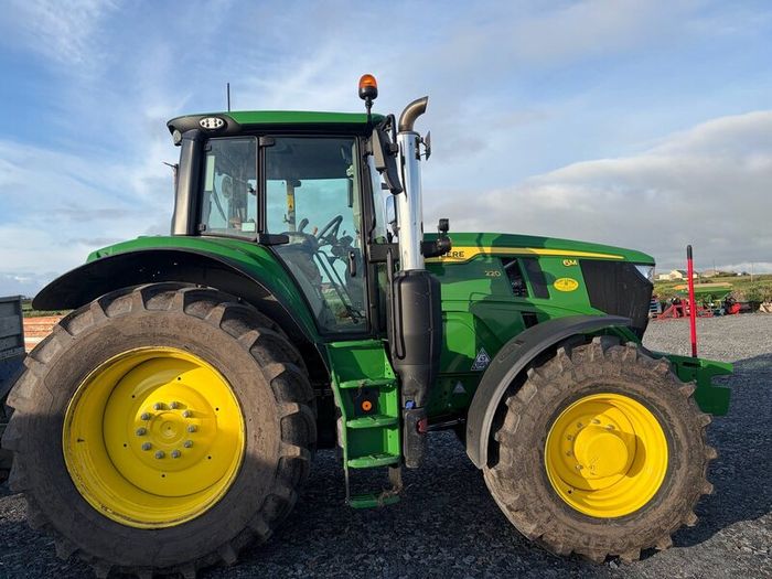 John deere 220m