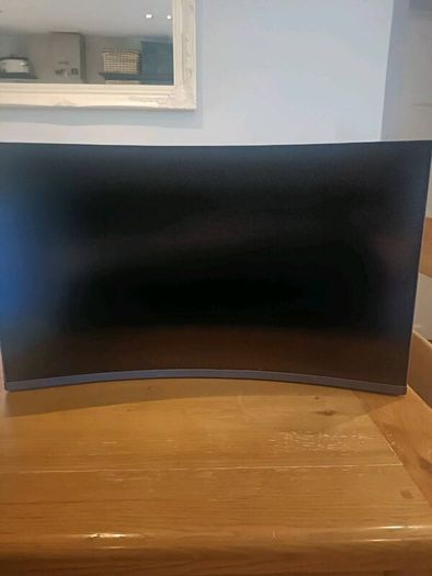 LG Ultra Gear 31.5 inch curved screen