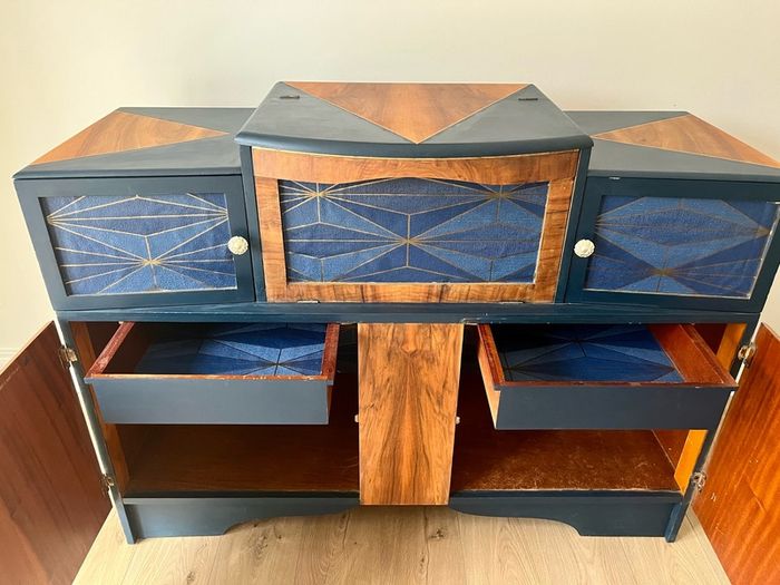 SALE!Stunning Vintage Cocktail Cabinet/Drinks Cabinet/ Sideboard