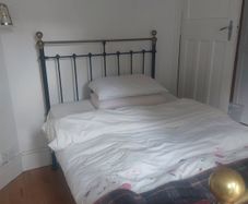 4ft brass and iron bed