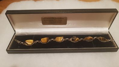 tiger eye bracelet,,good condition,buyer collects or pays postage, thank you, take as is,see pictures for condition