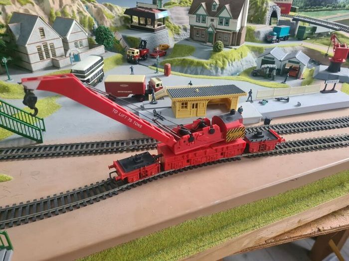 00 guage crane