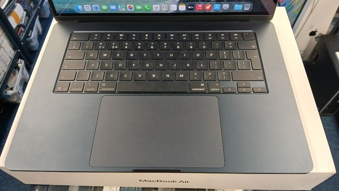 Apple MacBook Air M4 15 Inch 2025 256gb SSD 16GRam 10C CPU 10C GPU Maximum Capacity : 100% cycle count: 90