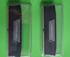 48 Gb DDR5 (2x24 Gb) Corsair Vengeance Black 5600 Mhz.