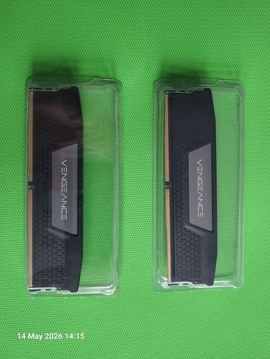 48 Gb DDR5 (2x24 Gb) Corsair Vengeance Black 5600 Mhz.