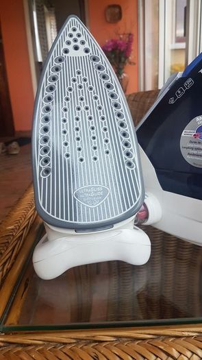 TEFAL. Steam Iron - Express Glide