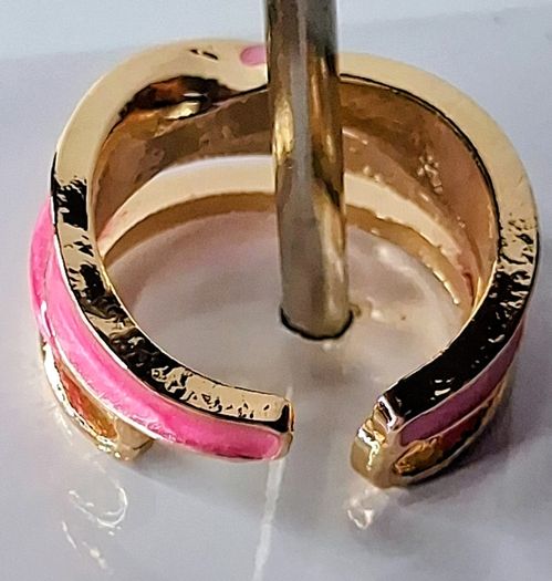 A Pair of Pink Oil Drip Rings with Open Ring & Twist Ribbon Ring