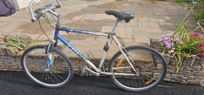 Trek 810 Singletrack Mountain Bike
