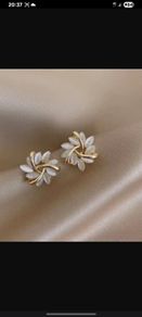 Gold plated/opal earrings