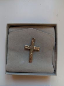 Gold 9k cross pendant