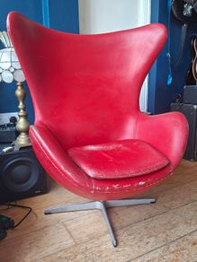 Arne Jacobsen replica Egg Chair in red