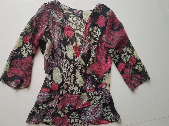 Flowery summer top size S