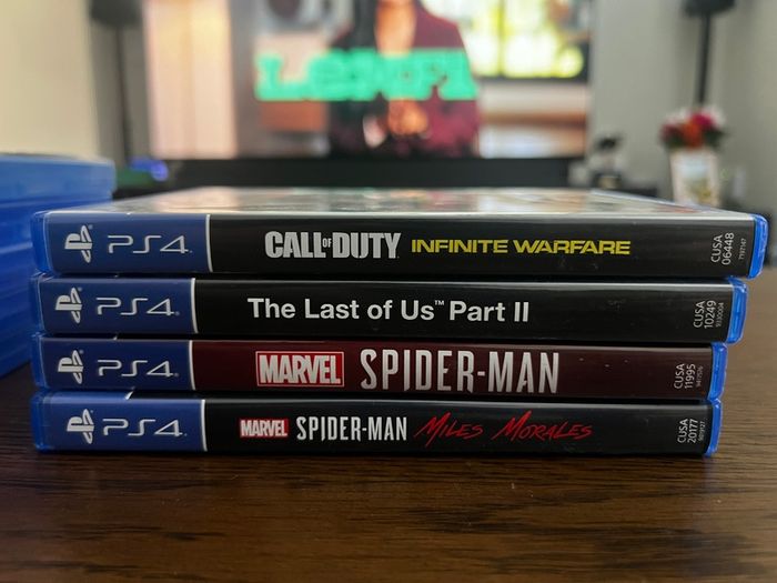 Sony PS4 Pro 1 TB + 9 Games
