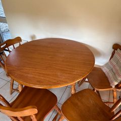 Round Dining Table with 4 Chairs