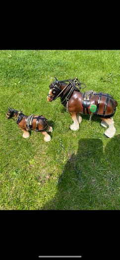 3 horse set