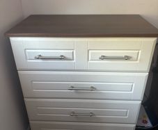 Bedroom furniture set