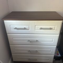 Bedroom furniture set