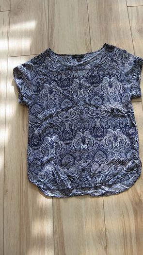 Ladies navy and white paisley style lightweight blouse size 8 /small