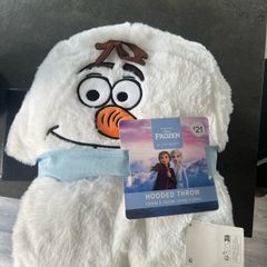 Olaf Hooded throw