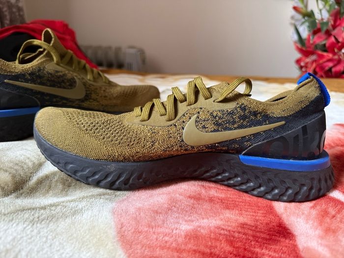 Clean Nike shoes excellent and new condition UK 9